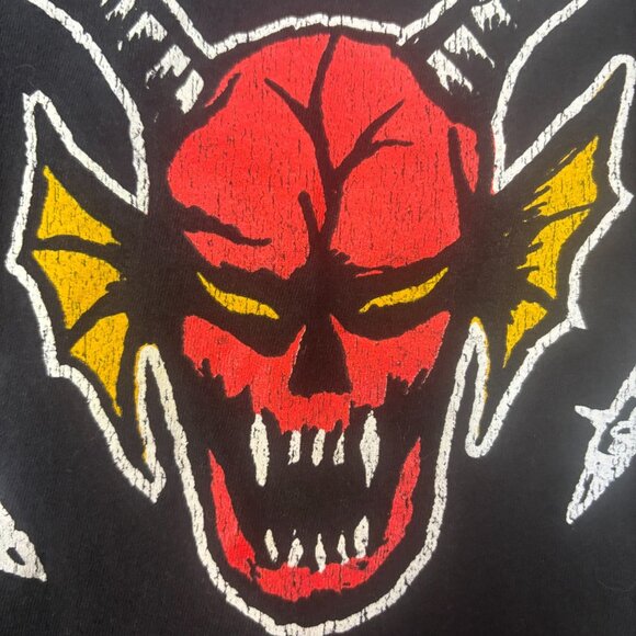 Stranger Things Hellfire Club Shirt Small Fitted Crewneck Graphic Print Worn Tee - Picture 7 of 9